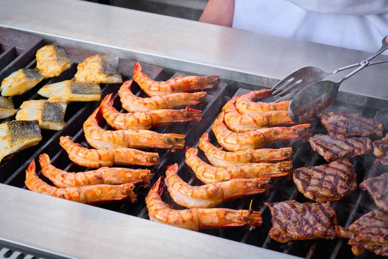The Fullerton Ocean Park Hotel Hong Kong Extérieur photo Grilled prawns