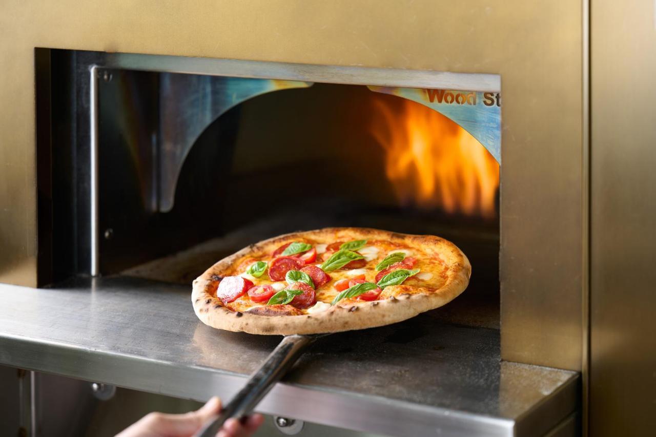 The Fullerton Ocean Park Hotel Hong Kong Extérieur photo Wood-fired pizza oven