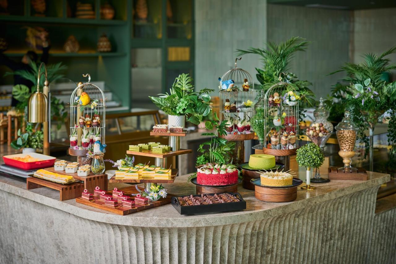 The Fullerton Ocean Park Hotel Hong Kong Extérieur photo Dessert counter at a restaurant