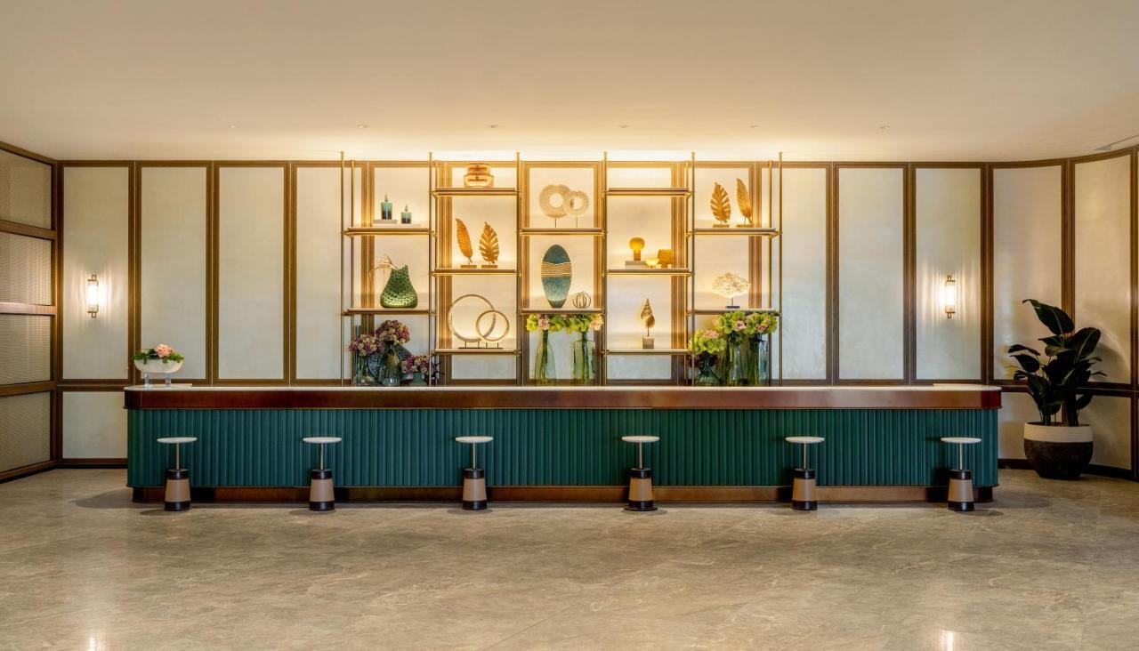 The Fullerton Ocean Park Hotel Hong Kong Extérieur photo The bar at the hotel