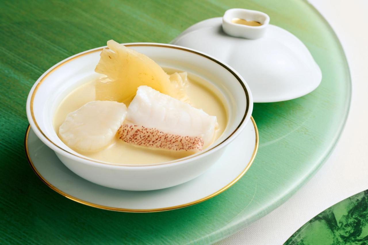 The Fullerton Ocean Park Hotel Hong Kong Extérieur photo A bowl of bird's nest soup