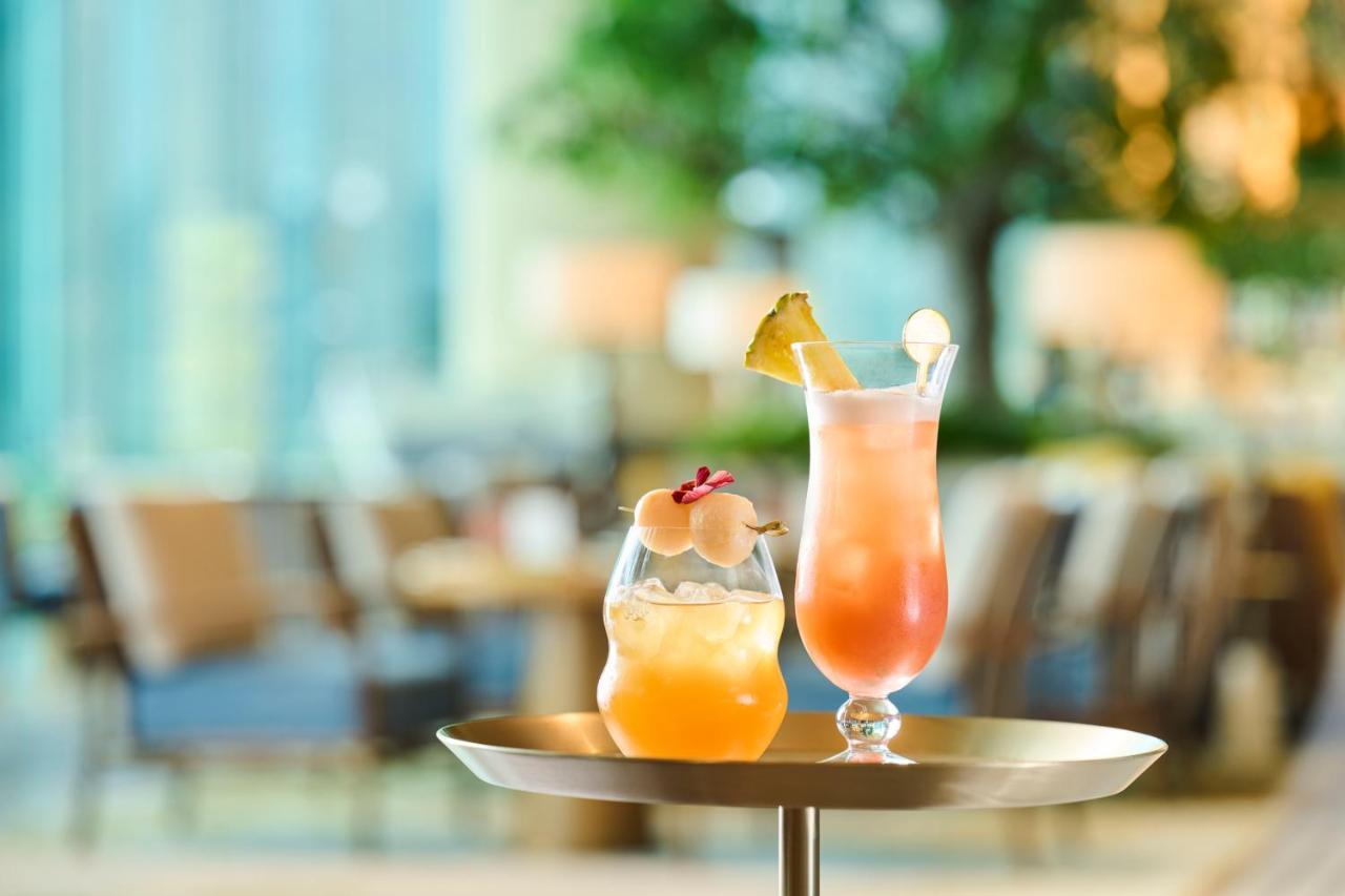 The Fullerton Ocean Park Hotel Hong Kong Extérieur photo Two cocktails